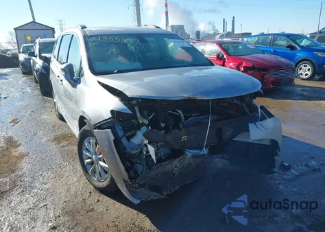 2017 Chrysler Pacifica Touring-L z USA, uszkodzony, nr VIN 2C4RC1BG5HR684236